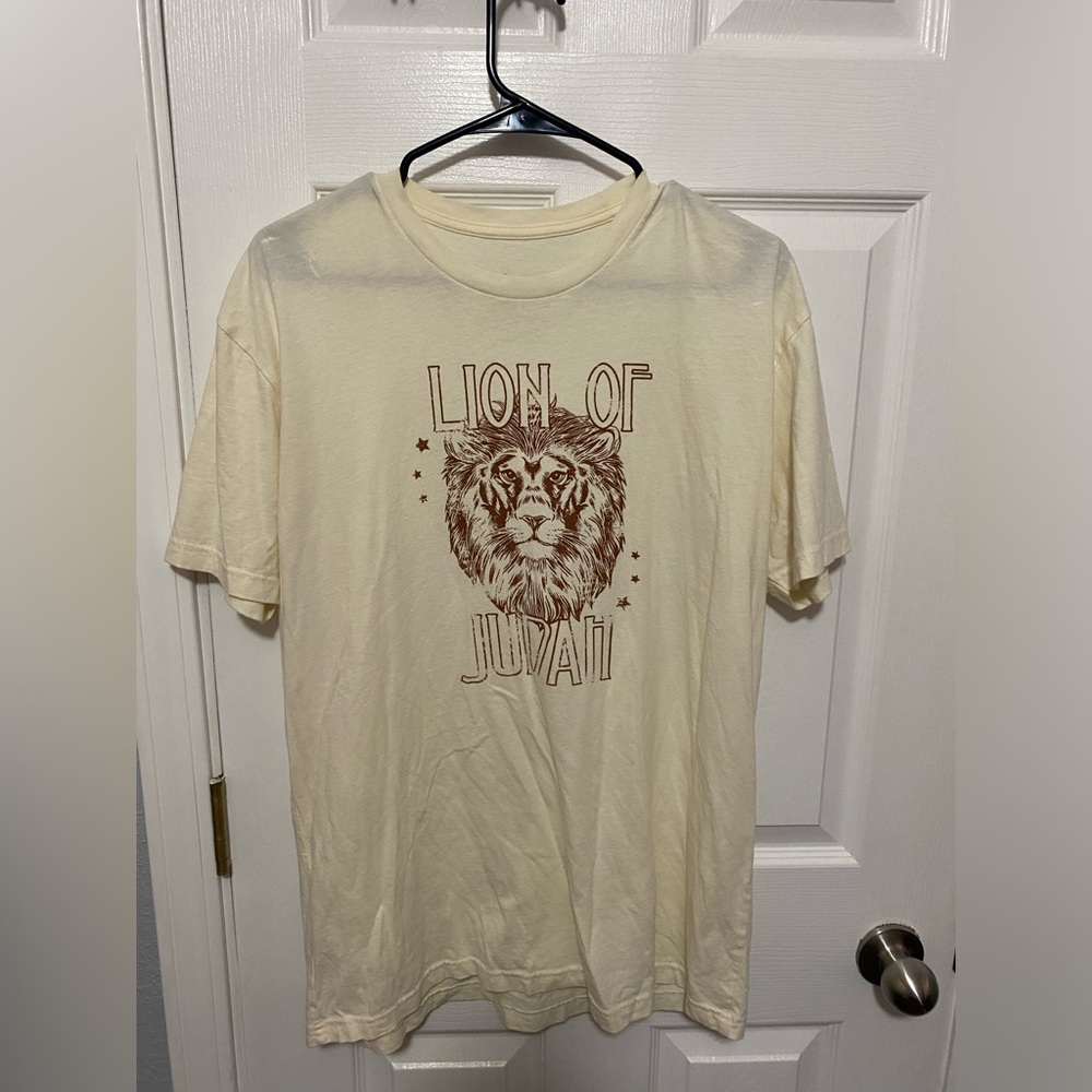 lion of judah graphic tee size large